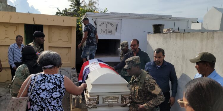 Vídeo; Sepultan con honores militares a Carlos Manuel Acosta Lebrón en Dajabón