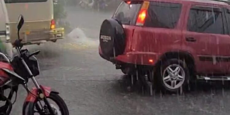 La Defensa Civil de Santiago informa sobre las lluvias de esta tarde y sus efectos en la ciudad