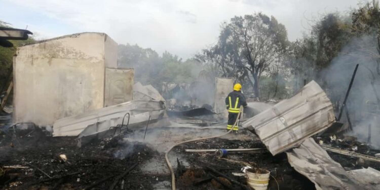 Incendio destruyo vivienda con todos sus ajuares en comunidad de Montecristi
