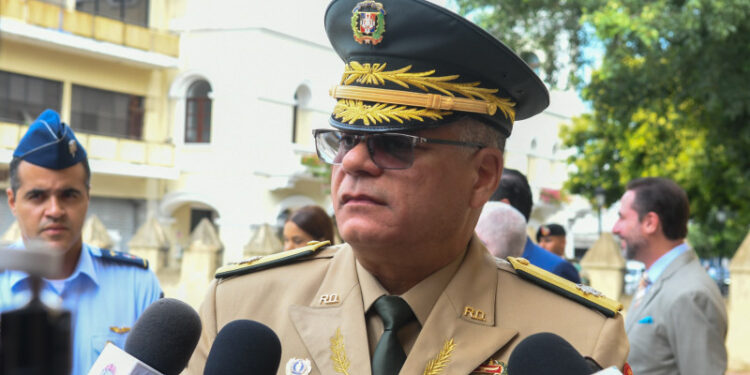 Ministro de Defensa afirma será duro contra los traficantes de ilegales