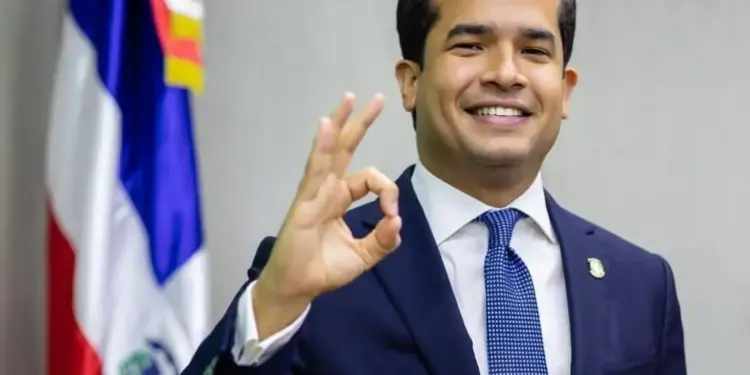 Omar Fernández inicia análisis del proyecto de ley de reforma fiscal