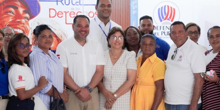 Gobernadora Severina Gil: acompaña al Defensor del Pueblo en la «Ruta de los Derechos» en Montecristi*