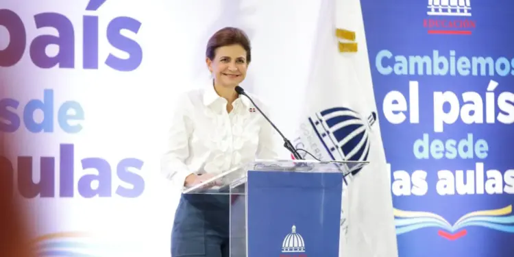 Raquel Peña entrega escuela, campo de béisbol y da palazo para ampliación de hospital en el Sur