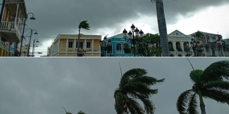 Ventarrón con lluvias dispersas derriba árboles, postes eléctricos y letreros en Puerto Plata