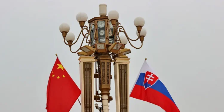 China profundiza lazos con un país de la UE en medio de una guerra comercial con el bloque