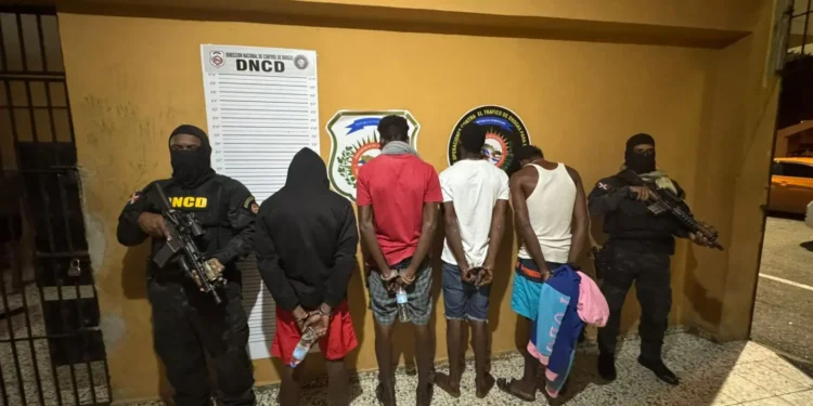 Confiscan 989 libras de marihuana y apresan seis hombres en Santiago
