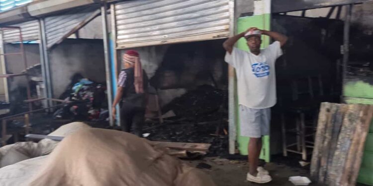 Se origina incendio en el mercado fronterizo de Dajabón