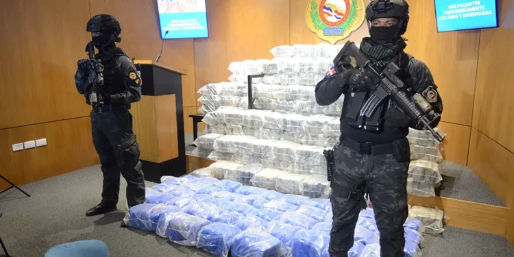 Autoridades ocupan otros 732 paquetes de presunta cocaína y 226 de marihuana