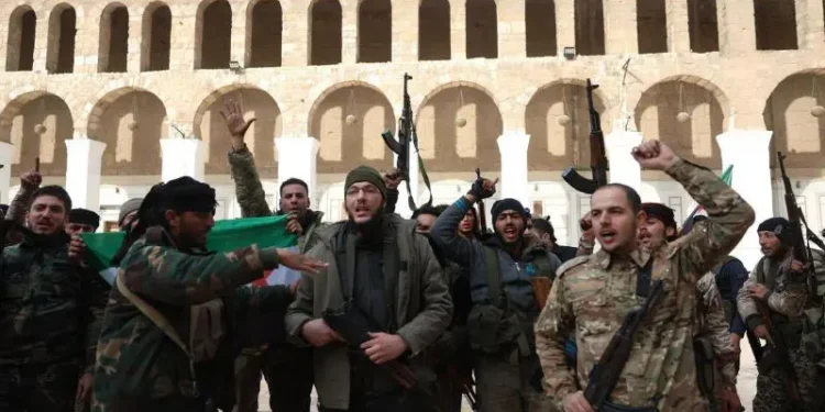 EE.UU. bombardea 75 objetivos del Estado Islámico en Siria tras la caída de Al Asad