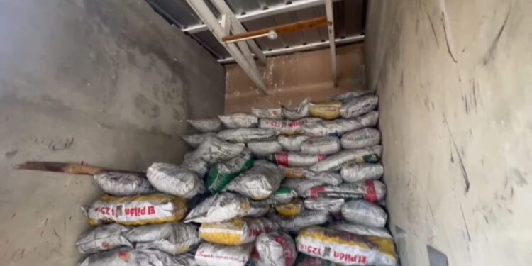 Comerciantes denuncian instalación de depósito de Carbón vegetal para vender a Haitianos, en el mercado de las verduras en Dajabón 