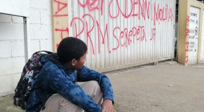Conflicto interno del PRM en Navarrete por designación nueva directora distrito educativo afecta clases y estudiantes