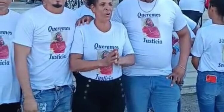 Familiares piden justicia por muerte de joven de manos de supuestos miembros del narcotráfico en Montecristi