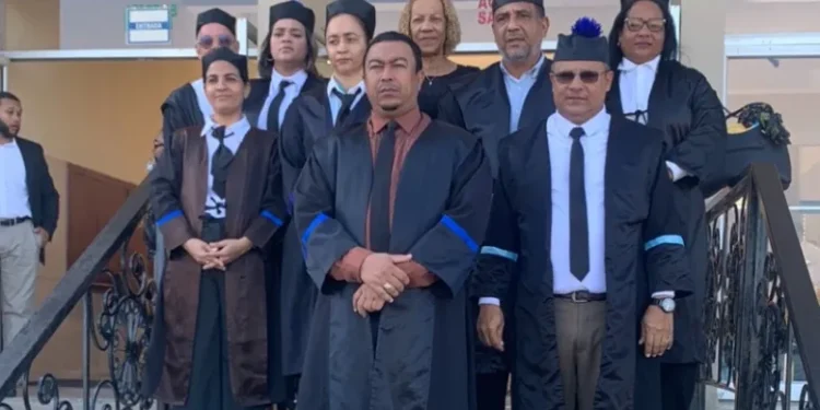 Fiscales de Montecristi se suman al paro de labores