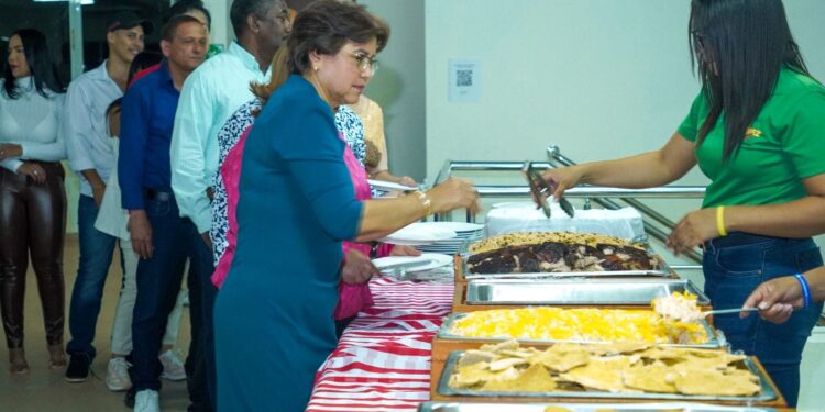 Gobernadora de Dajabón, Severina Gil, celebra la Navidad con una cena especial dedicada al sector periodístico de la provincia