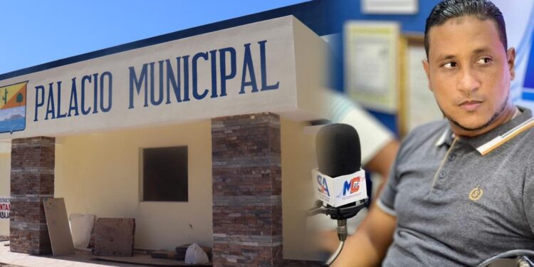 Emerson Jiménez dice: «No cederé ante chantajes de comunicadores que buscan ser incluidos en la nómina del Ayuntamiento, criticando gestión de Jesús Jerez.»