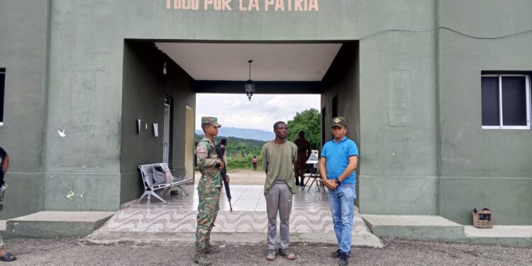 ERD detiene haitiano protagonizó incidente a pedrana con una compatriota en Loma de Cabrera