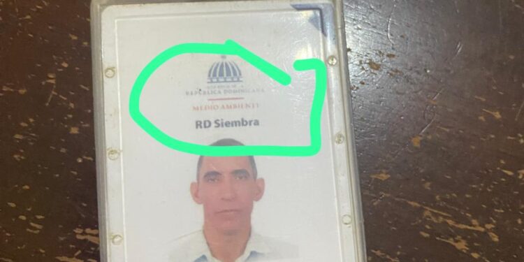 Desvinculan a Jairo Rivas de Medio Ambiente luego de escándalo por incautación de Carbón junto al SENPA en el mercado Dajabon