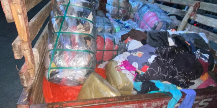 Ocupan más de 291 libras de marihuana dentro de pacas de ropas usadas en Pedernales