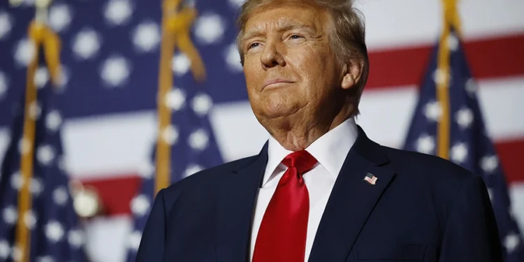 El regreso de Trump revive entre los inmigrantes el temor a la regla de carga pública