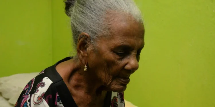 Anciana de 125 años desalojada de Arroyo Gurabo espera por casa