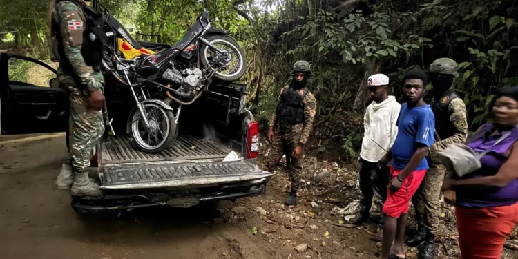 Detienen jeepeta con 19 haitianos indocumentados en Montecristi