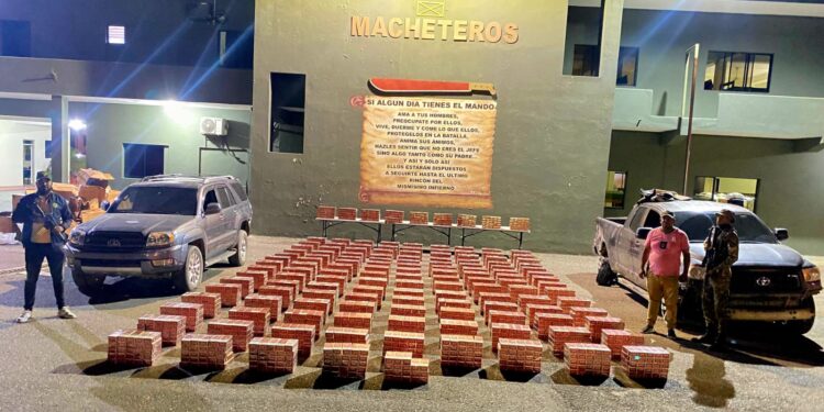 Decomisan contrabando de casi 700 mil cigarrillos en dos vehículos en Montecristi