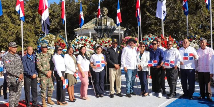 Autoridades civiles y militares conmemoran el 212 Aniversario del Natalicio Juan Pablo Duarte en Dajabón
