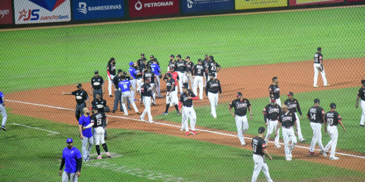 Albert Pujols dice amenaza de recoge bates del Licey a Junior Caminero provocó altercado en Juego 4