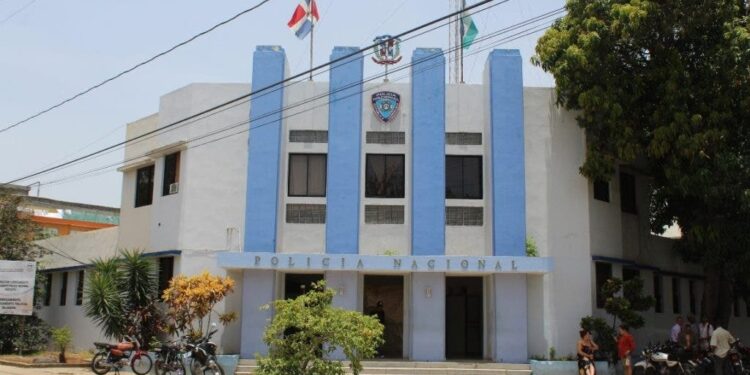 La policía apresó tres personas con drogas, pertrechos y arma de fuego en Loma de Cabrera Dajabón