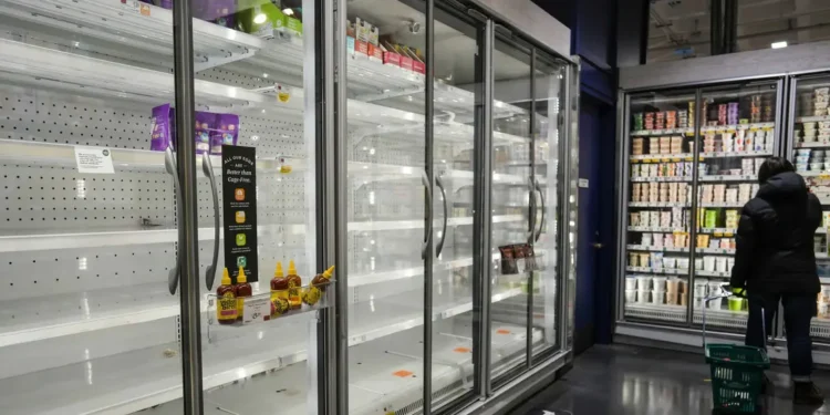Estados Unidos enfrenta la escasez de huevos