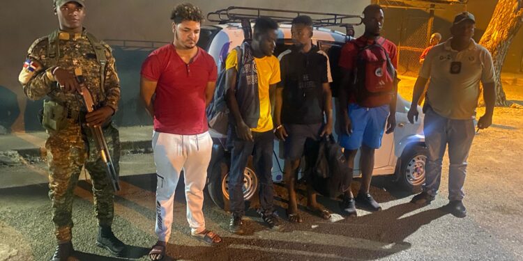 Cuarta brigada del ejército detuvo 3,286 indocumentados, retuvo numerosos vehículos, motores y sometió a la justicia 14 Dominicanos por tráfico de indocumentados
