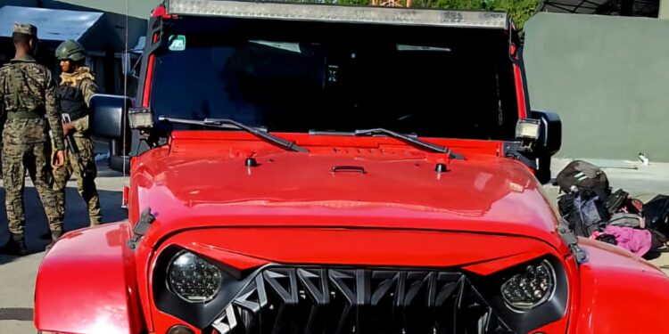 Patrulla del Ejército intercepta jeep con 20 nacionales haitianos indocumentados en Valverde