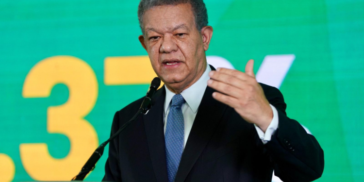 Leonel Fernández destaca la necesidad de auditoría del padrón electoral y protección de la nacionalidad dominicana