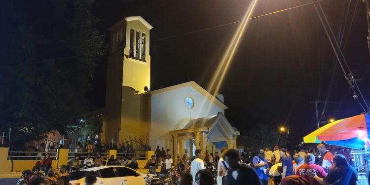 Miles de feligreses acudieron en peregrinación y rendir culto a la Virgen de la Altagracia en el santuario de Loma de Cabrera