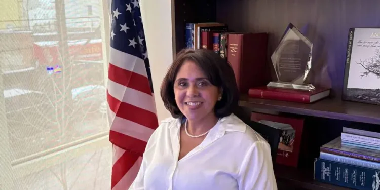 Senador Luis Sepúlveda elige a la dominicana Ysabel Parra como secretaria de prensa