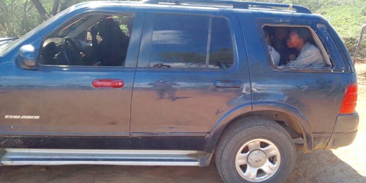Vídeo; Interceptan otras tres jeepetas con haitianos indocumentados en Independencia y Montecristi
