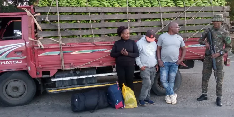 Ejército envía a la justicia a tres dominicanos por tráfico de indocumentados