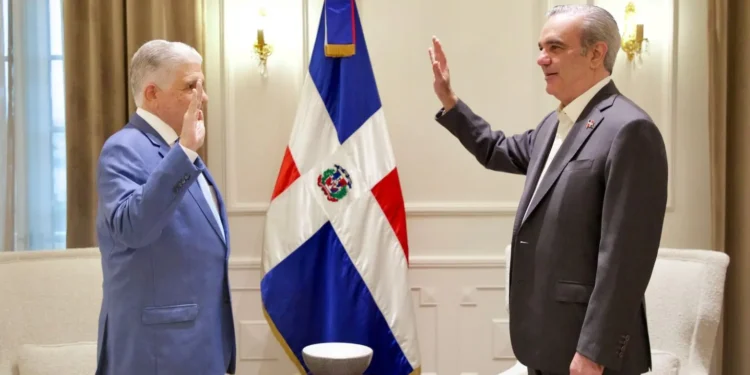 Juramentan como ministros de Obras Públicas y de Educación a Eduardo Estrella y Luis Miguel De Camps