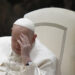 El papa Francisco tiene una «neumonía bilateral» y su cuadro clínico sigue siendo complejo