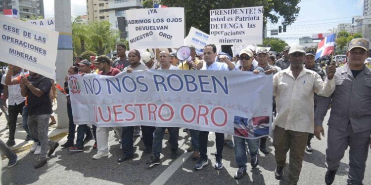 Sacerdote ratifican marcha contra contaminación de mineras