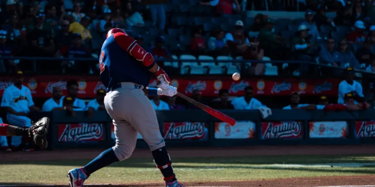 Robinson Canó conecta hit y se convierte en el jugador activo con más hits en la Serie del Caribe, igualando a Bonifacio