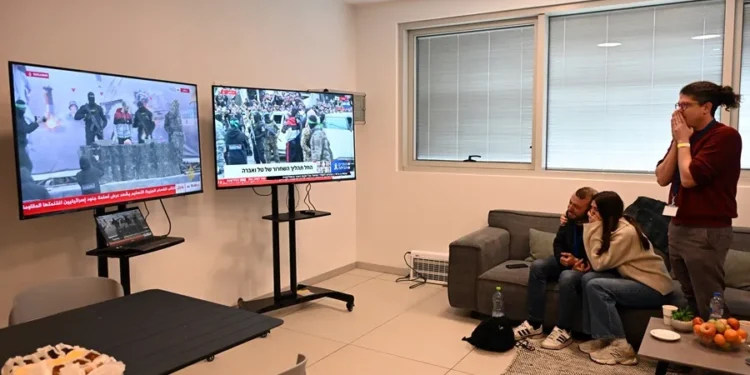 Hamás libera a los seis últimos rehenes vivos de la primera fase del alto el fuego en Gaza