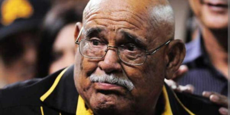 Muere narrador oficial de Las Águilas, Mendy López
