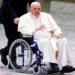 El papa no ha vuelto a sufrir crisis respiratorias y puede levantarse