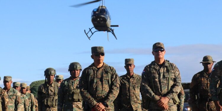 Comandante general del ejército envía 370 militares y equipos a reforzar la frontera por Dajabón  