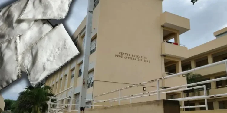 Encuentran droga en mochila de estudiante en escuela de Santiago