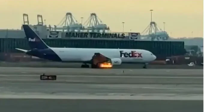 Un avión de FedEx se incendia en pleno vuelo y realiza un aterrizaje de emergencia
