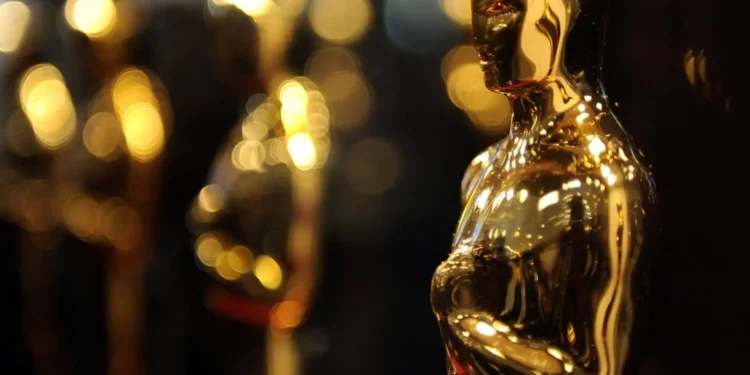Hollywood se alista para los Óscar entre caos y con la mirada curiosa de los turistas