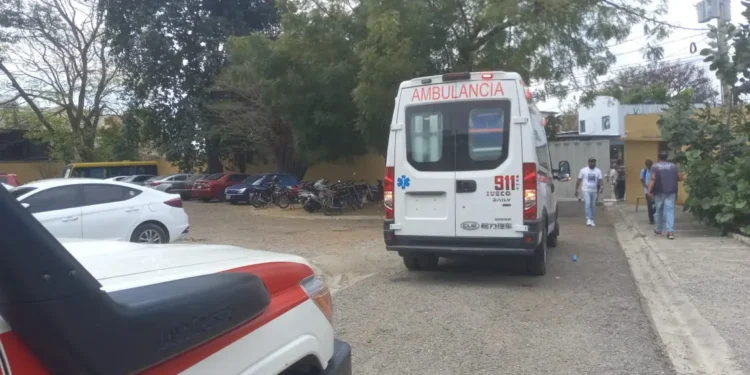 Hallan armas blancas y vapers en politécnico UFE en Santiago