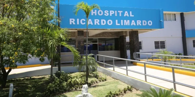 Paciente se suicida en baño de hospital de Puerto Plata